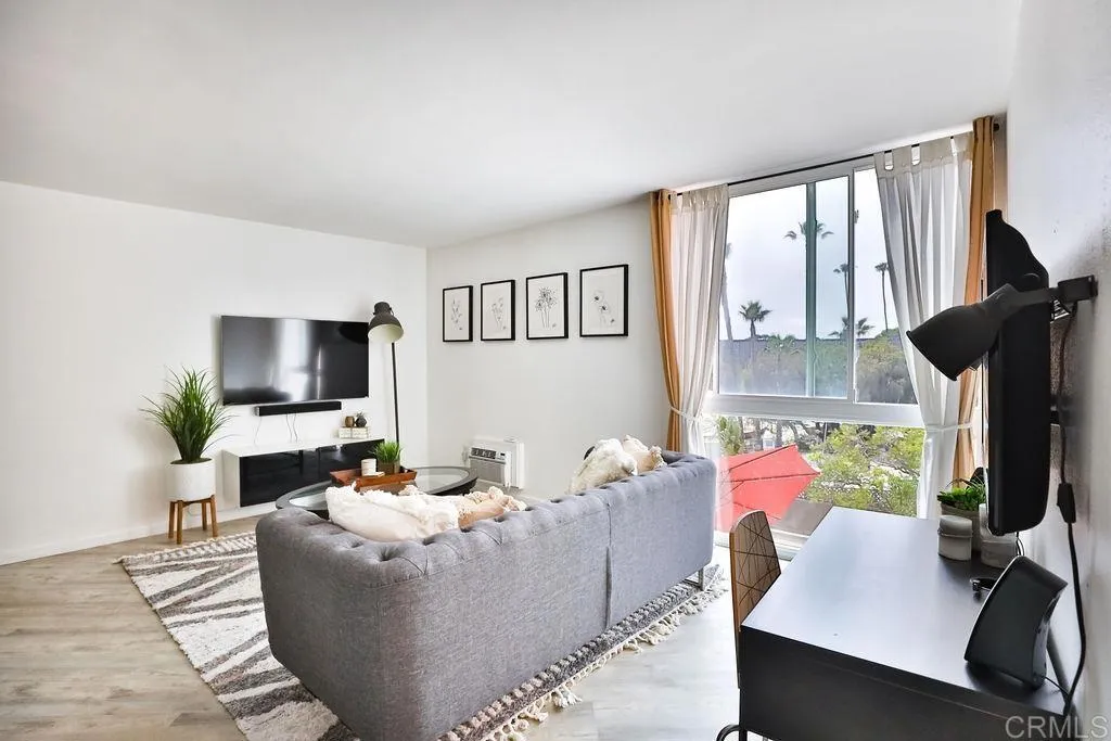 https://cdn.realtyfeed.com/cdn/127/305468949/19c899a8d3be90956e96adcd06d9beb7.webp