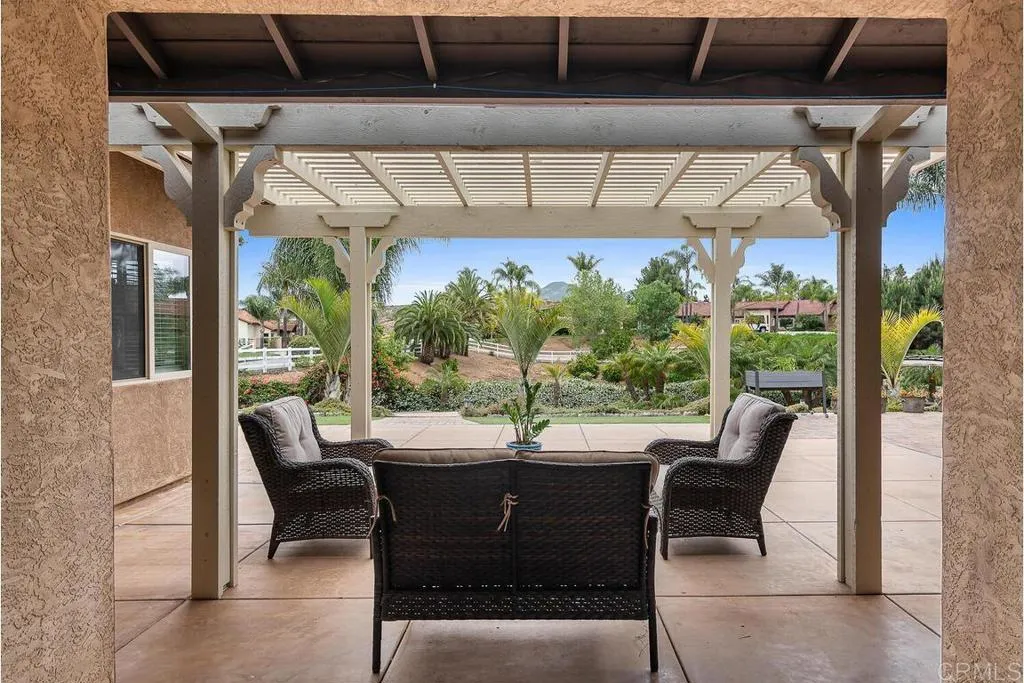 https://cdn.realtyfeed.com/cdn/127/305477062/7ca53582e9903228455f5c144cff2538.webp