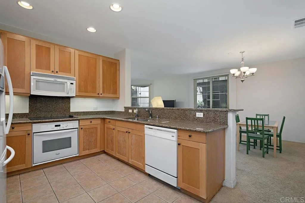 https://cdn.realtyfeed.com/cdn/127/305478109/aac651e9663e625db180acc9dad87b01.webp
