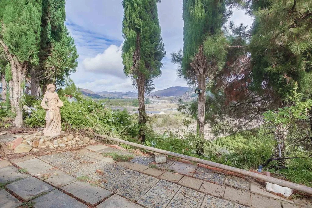 https://cdn.realtyfeed.com/cdn/127/305478801/cfe55891be16013b9179ad3279c1a070.webp