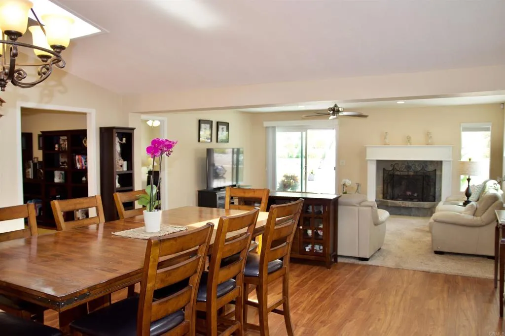 https://cdn.realtyfeed.com/cdn/127/305480126/9e22e131adba6246dcbe1d4068dafddd.webp