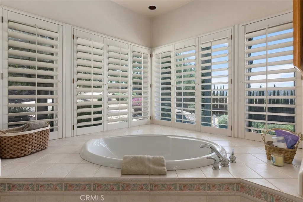 https://cdn.realtyfeed.com/cdn/127/305487089/2e579cde287b4178c7de7f0dd13a3cfc.webp