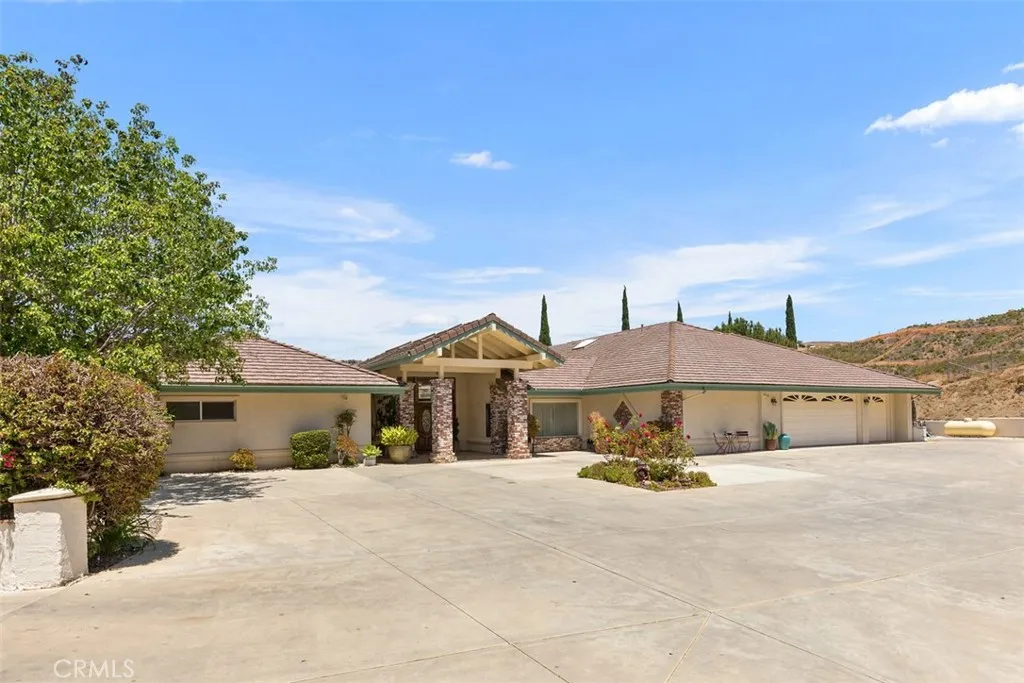 https://cdn.realtyfeed.com/cdn/127/305487089/30af085cff6e7b6cd7d4c95c8a29a017.webp