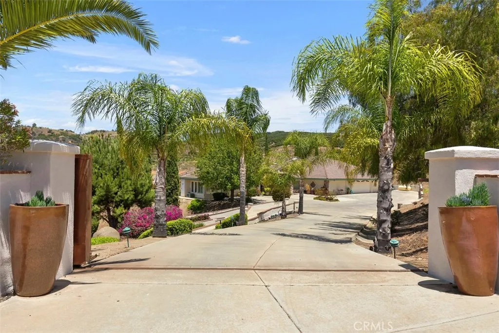 https://cdn.realtyfeed.com/cdn/127/305487089/30e6bc3af81b24473a0dcbd5c272f031.webp