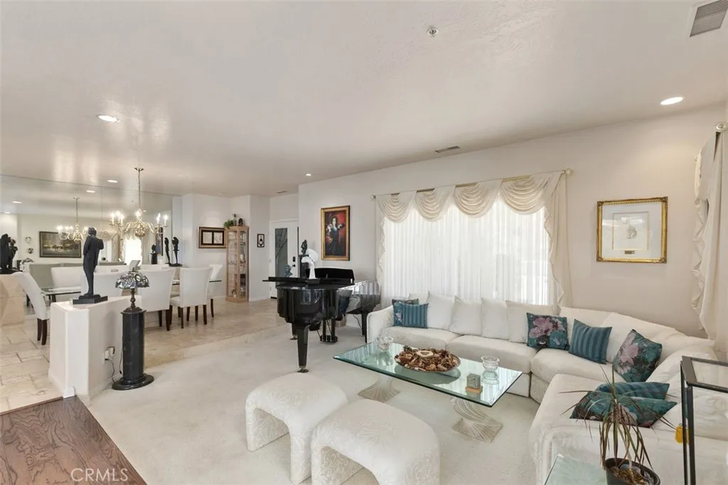 https://cdn.realtyfeed.com/cdn/127/305487089/b4b0d7fde0466ba622041e34a1b70698.webp
