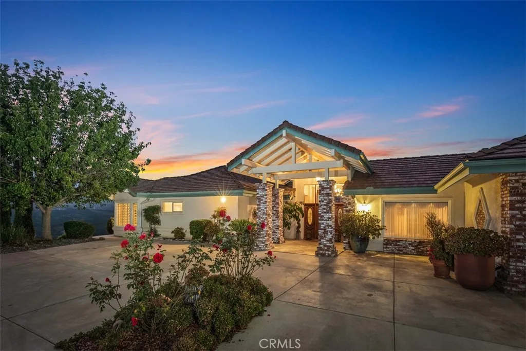 https://cdn.realtyfeed.com/cdn/127/305487089/b7105b73cc40cc185945d778034773ef.webp
