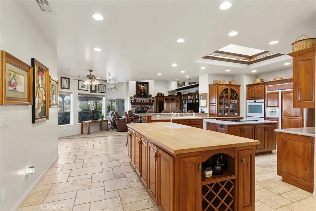 https://cdn.realtyfeed.com/cdn/127/305487089/b8d00303736bc4d0263192c507798963.webp
