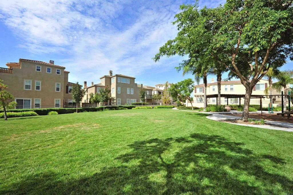 https://cdn.realtyfeed.com/cdn/127/305488179/8932317676ca26273d6ea5fed0c13837.webp