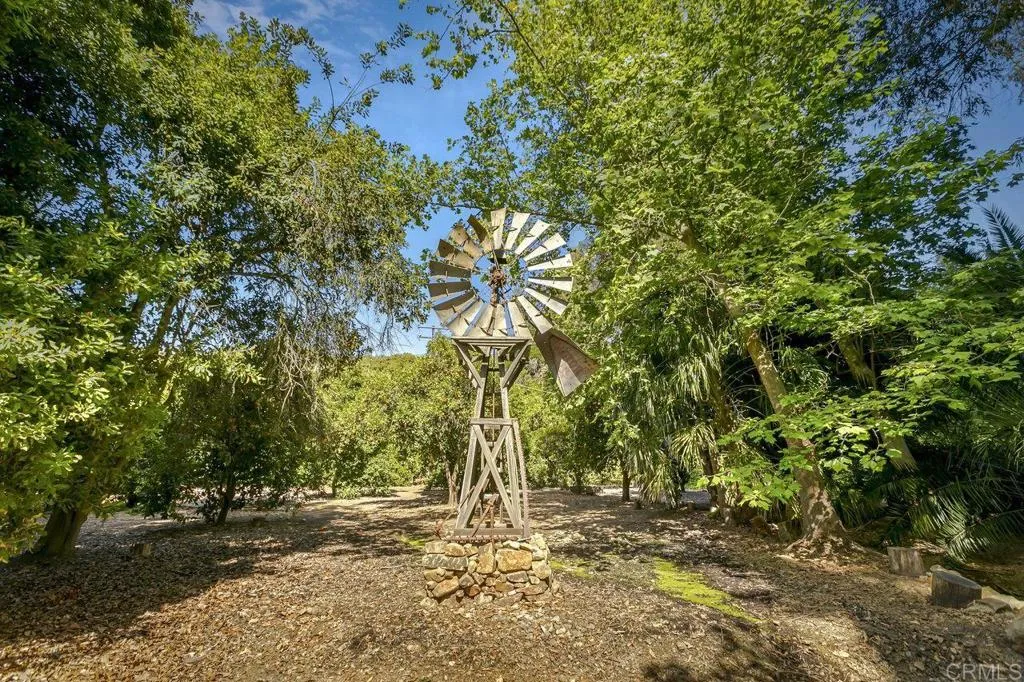 https://cdn.realtyfeed.com/cdn/127/305489738/8c4e43615642aa431669ed93f29f3a15.webp