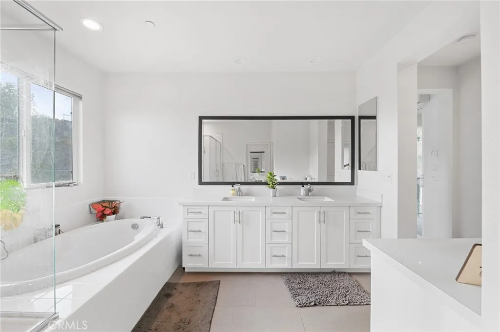 https://cdn.realtyfeed.com/cdn/127/305698297/1bbe7ac9f81699ef07a1c37d01d2c4b5.webp