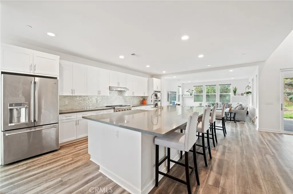 https://cdn.realtyfeed.com/cdn/127/305698297/64689acc6bae35c39f2d6a547940b649.webp