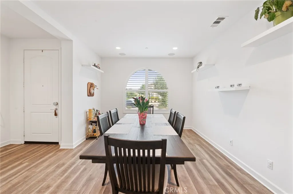 https://cdn.realtyfeed.com/cdn/127/305698297/c99b84d2f3b272b335a2c3a07b4d3f33.webp