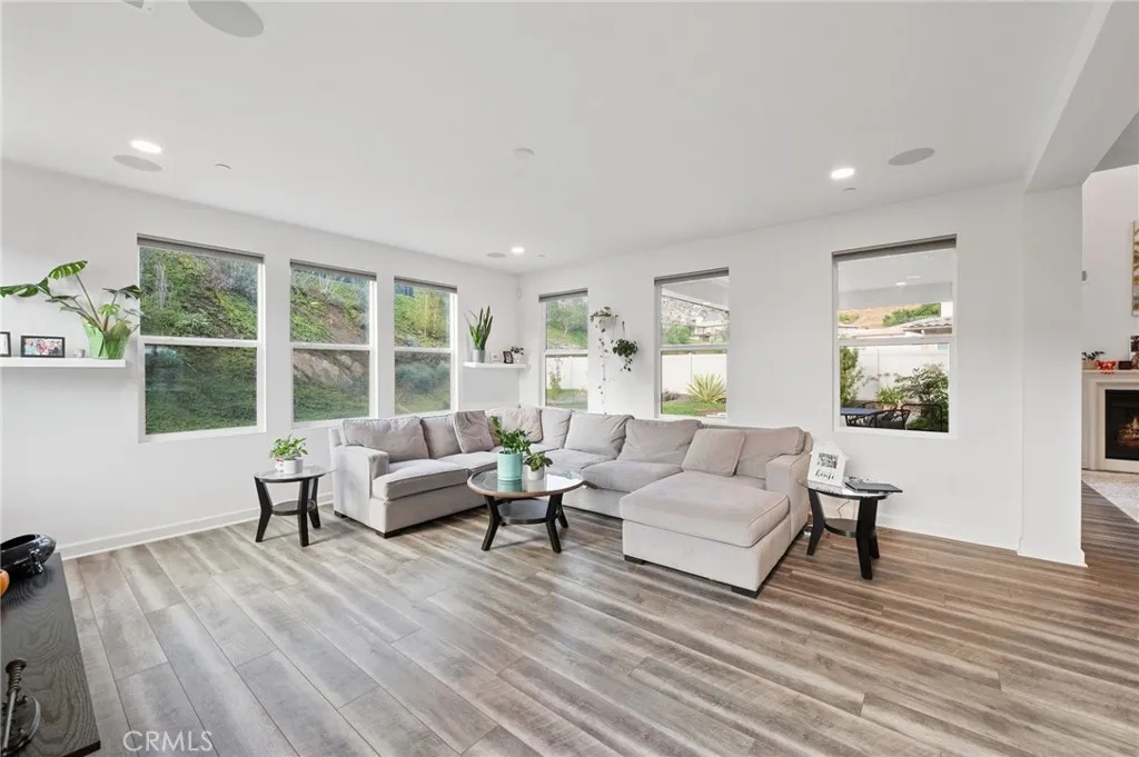 https://cdn.realtyfeed.com/cdn/127/305698297/df1e5182ff2ea463a0efa55d092f4ef0.webp