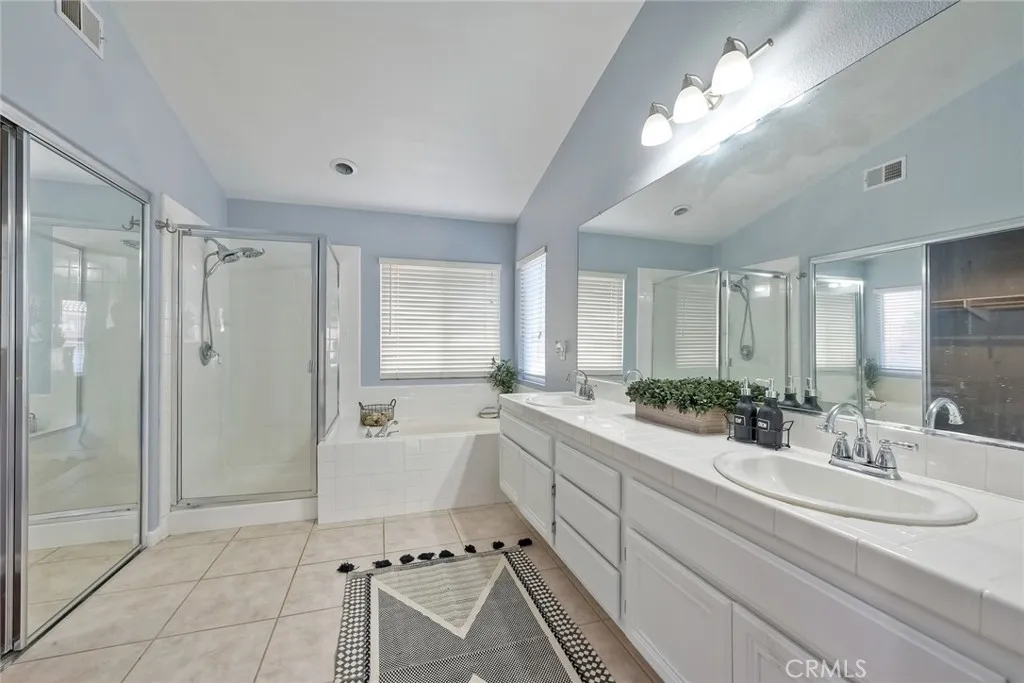 https://cdn.realtyfeed.com/cdn/127/305702360/e473592a78447286aff881dbba705cf9.webp