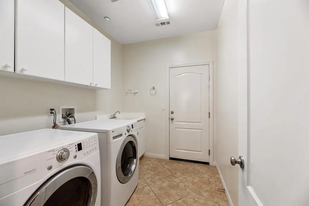 https://cdn.realtyfeed.com/cdn/127/305704714/67996cb0e5975dc15552dd79221583c8.webp