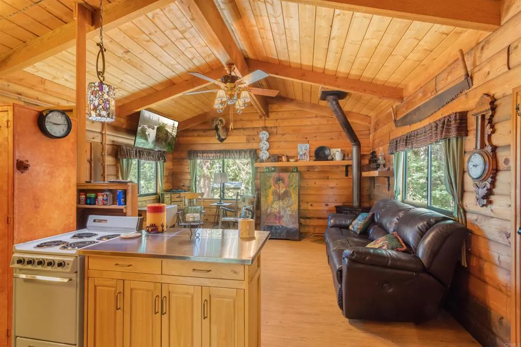 https://cdn.realtyfeed.com/cdn/127/305706734/03afa3fdb2f3b1a18acc879d4f765d3e.webp