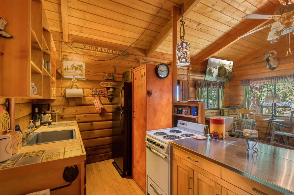 https://cdn.realtyfeed.com/cdn/127/305706734/83a80433700393b4f2b771cfbc84ebe8.webp