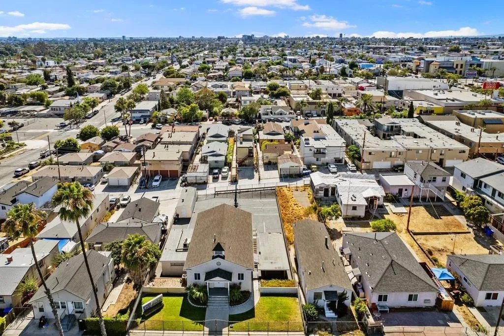 https://cdn.realtyfeed.com/cdn/127/305707279/d380321b471cc95825bc265b0e676649.webp