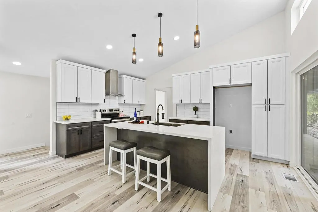 https://cdn.realtyfeed.com/cdn/127/305713101/0ff4988b7196c54f3b6164b4b5c9a164.webp