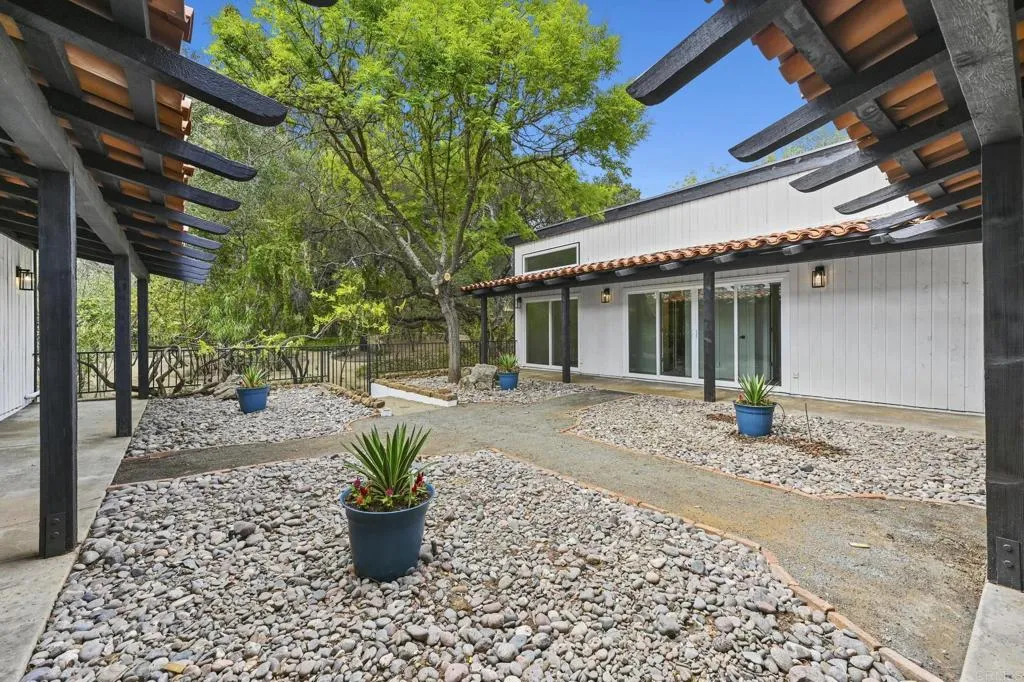 https://cdn.realtyfeed.com/cdn/127/305713101/92f203194c0495b0ce13b988dc17836e.webp