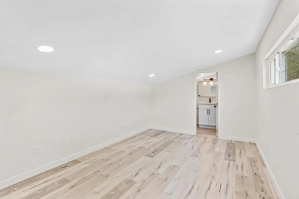 https://cdn.realtyfeed.com/cdn/127/305713101/b853d7ceb365ec0f4b923d3ed661ffeb.webp