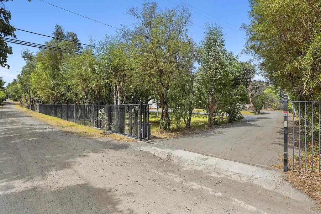 https://cdn.realtyfeed.com/cdn/127/305713101/cb6599d827ff579b195e5ffe0f1c604d.webp