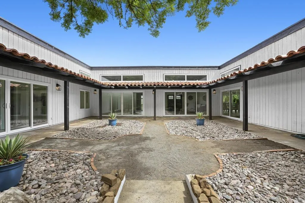 https://cdn.realtyfeed.com/cdn/127/305713101/ce2e05b1ef070bbe06f5610885e927f2.webp