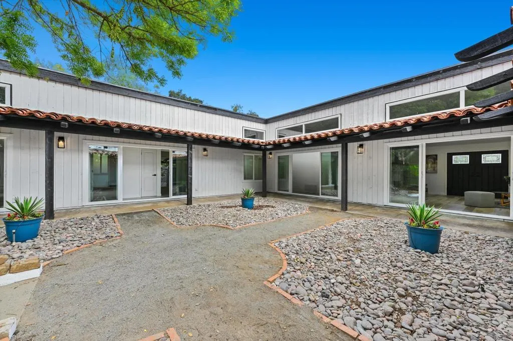https://cdn.realtyfeed.com/cdn/127/305713101/f82010a62f3a0082e32a5852f72019e8.webp