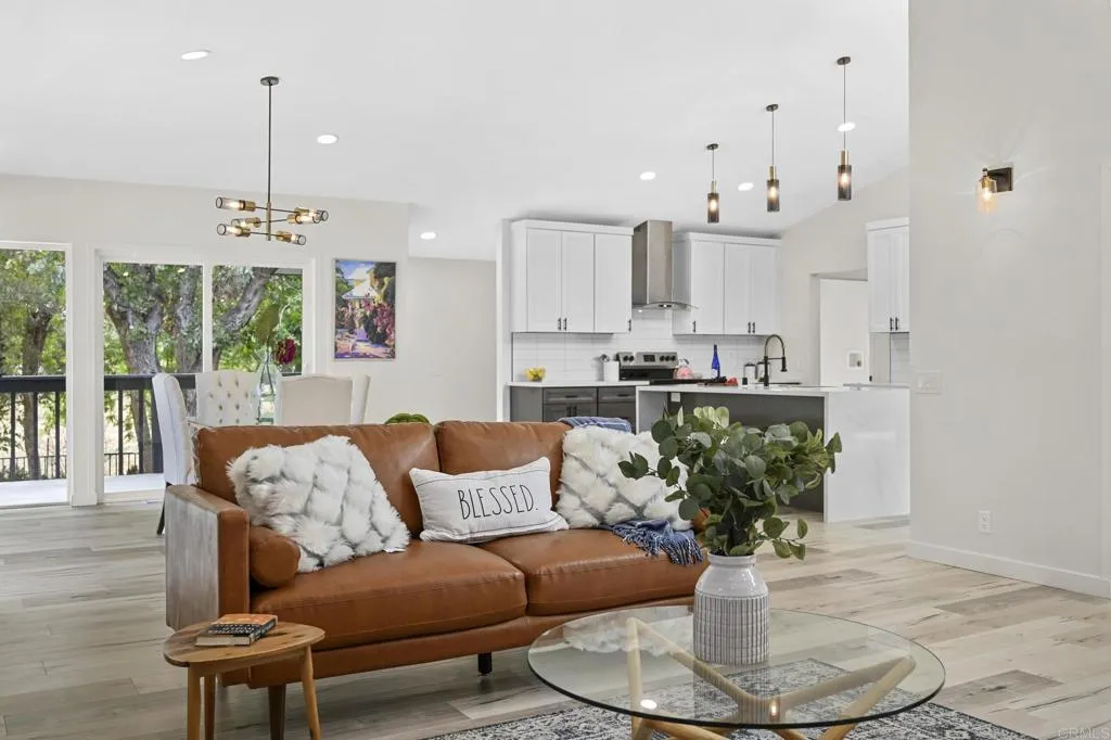 https://cdn.realtyfeed.com/cdn/127/305713101/f8e2eea8a09f9ef478afe3d6ffc54403.webp