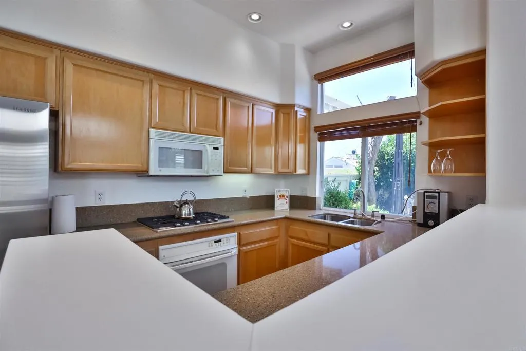 https://cdn.realtyfeed.com/cdn/127/305716824/34ca26f8c794fe0a68f8bb51733c08c9.webp