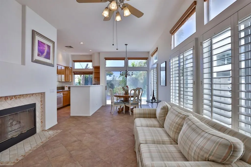 https://cdn.realtyfeed.com/cdn/127/305716824/954e3bfe4d9bf09c05e783adeb7e88dd.webp