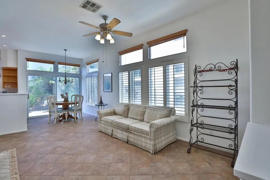 https://cdn.realtyfeed.com/cdn/127/305716824/aff97ef46663c0ac839955706ed1f819.webp