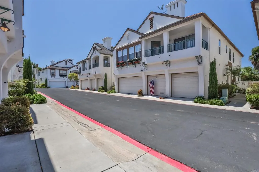 https://cdn.realtyfeed.com/cdn/127/305716824/b8ba65ba373b914da18323b371cd32a8.webp