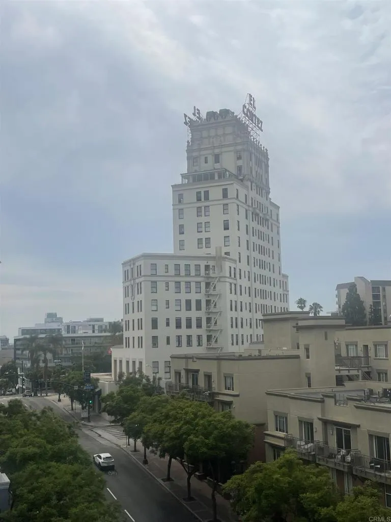 https://cdn.realtyfeed.com/cdn/127/305717437/b9b8dccdd575cda8c1757c733a4f61b3.webp