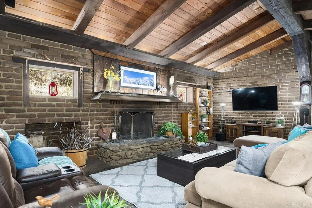 https://cdn.realtyfeed.com/cdn/127/305726238/595552baafa58187d9b75e8da729d959.webp