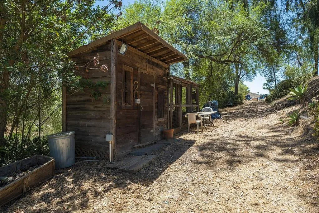 https://cdn.realtyfeed.com/cdn/127/305726238/fddb0ba622d222eb6081bb16d146aed9.webp