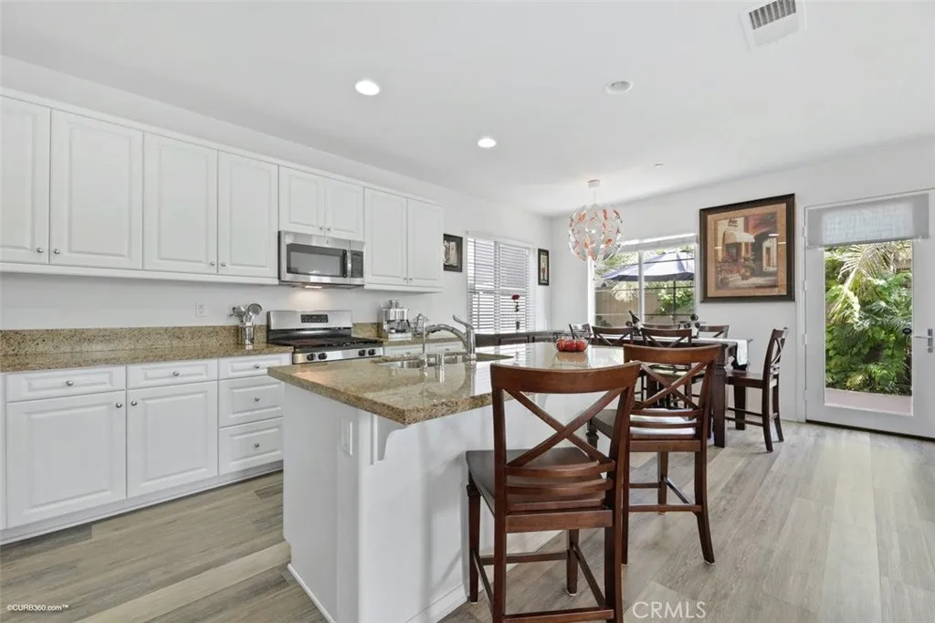 https://cdn.realtyfeed.com/cdn/127/305726607/3fdecafb9305ec23624e45eb3052f0b0.webp