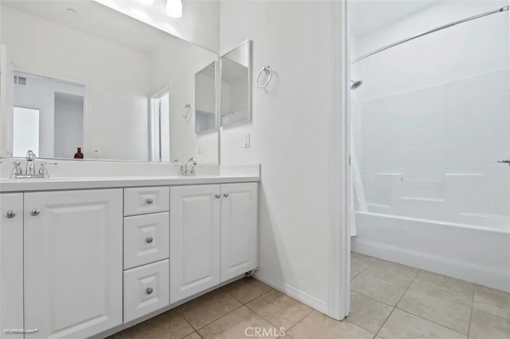 https://cdn.realtyfeed.com/cdn/127/305726607/5d3610ff0d14273c14f198cbbcbe13a5.webp