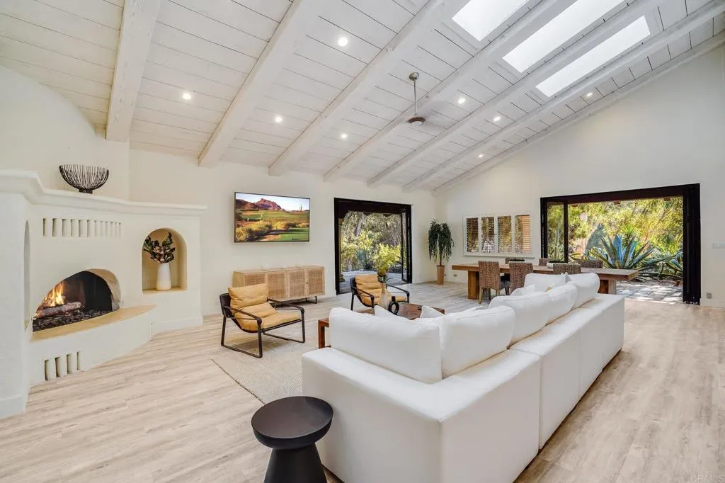 https://cdn.realtyfeed.com/cdn/127/305727185/f800b0244d11ceadceb57c45dd71b353.webp