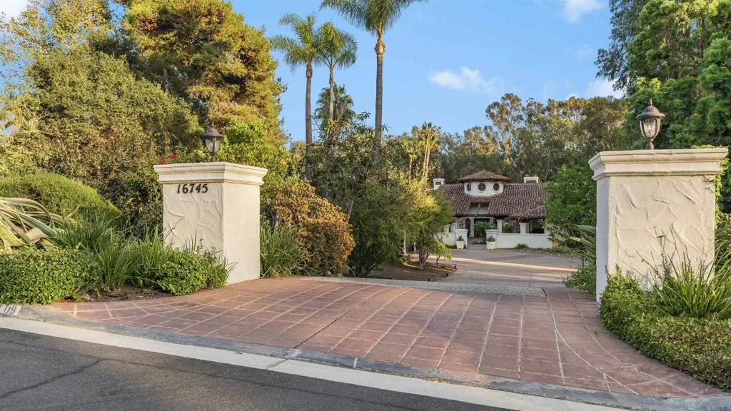 https://cdn.realtyfeed.com/cdn/127/305727185/f91562bdee5ac38dc78c64e115d8c211.webp