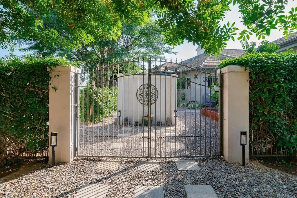 https://cdn.realtyfeed.com/cdn/127/305727206/326f07a3e02b8fa6bd45381e5d30bef3.webp