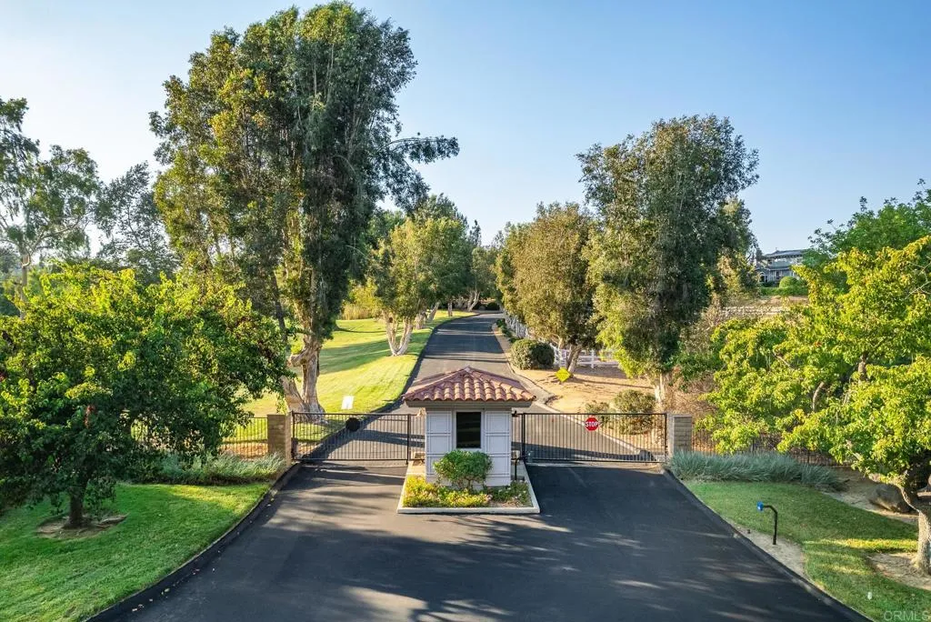 https://cdn.realtyfeed.com/cdn/127/305727206/34c6da2e8c8e87aa778993709e4573b8.webp