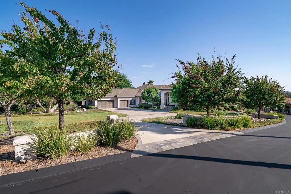 https://cdn.realtyfeed.com/cdn/127/305727206/356273682321942968df2f0b0f29e4a3.webp