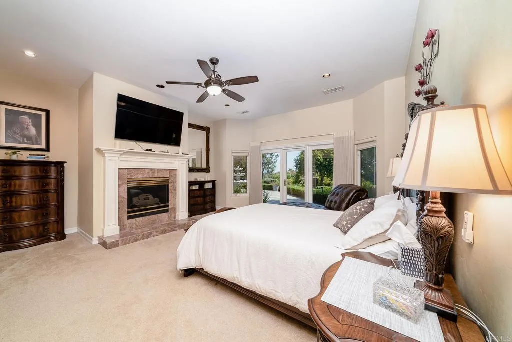 https://cdn.realtyfeed.com/cdn/127/305727206/49ddb492c677cdde178d7d752958ab53.webp