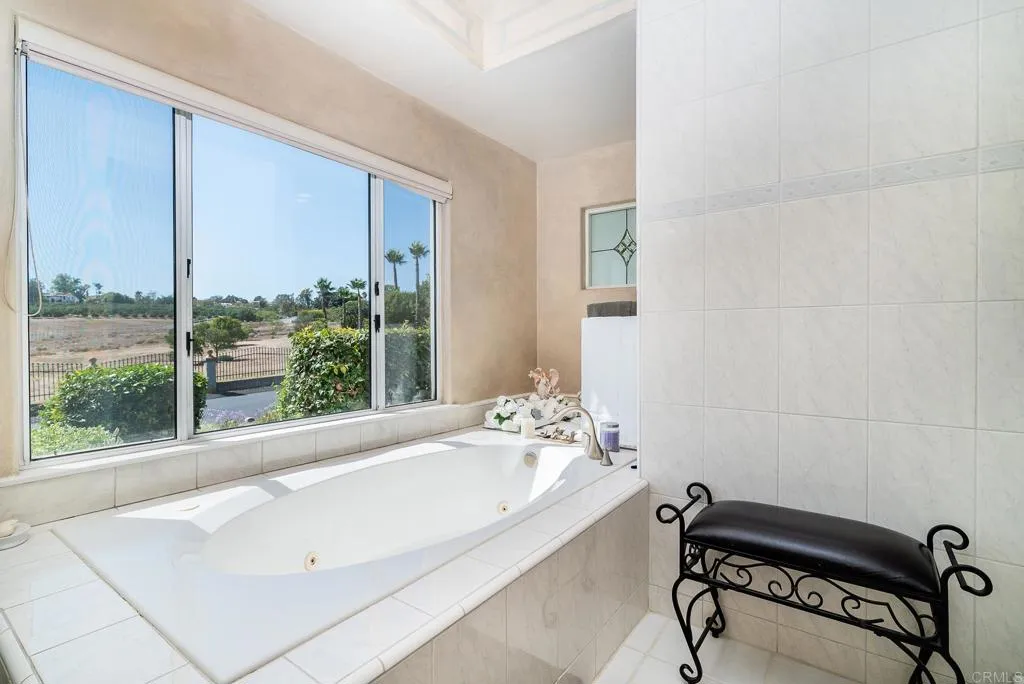 https://cdn.realtyfeed.com/cdn/127/305727206/51e43115d113d44dce46de556d52eb43.webp