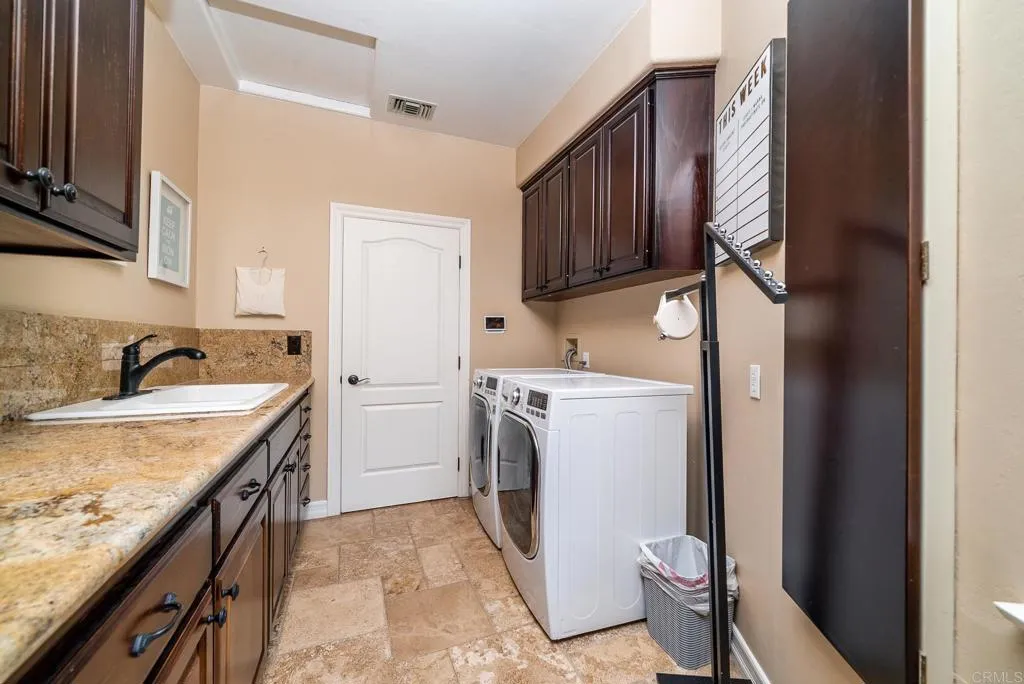 https://cdn.realtyfeed.com/cdn/127/305727206/818ee86282c2b63eacf5a7b1cc5c47db.webp