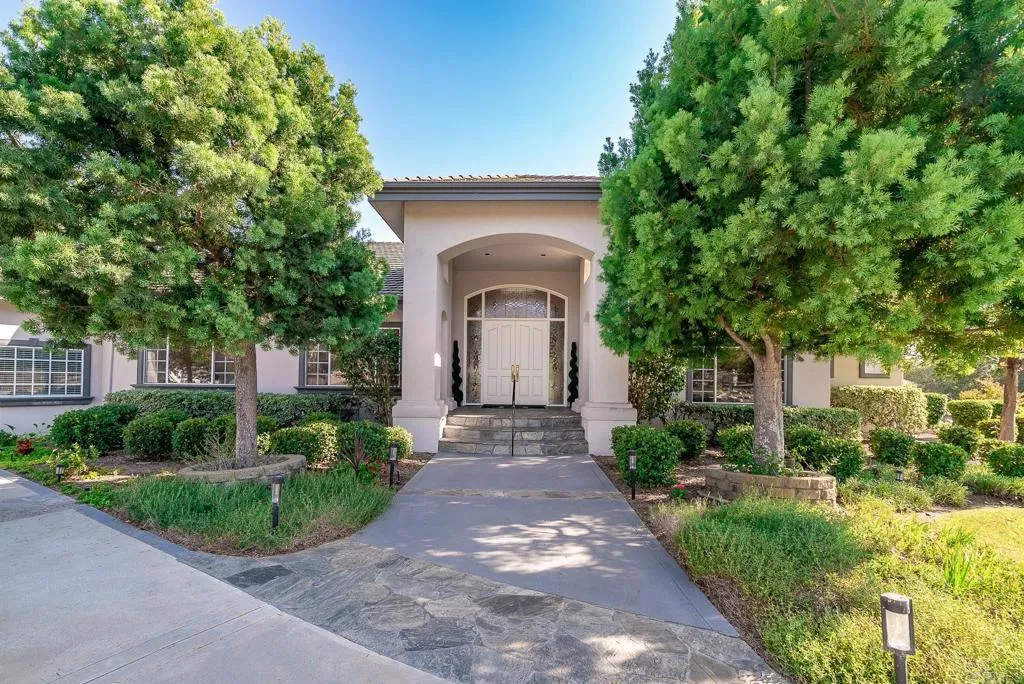 https://cdn.realtyfeed.com/cdn/127/305727206/81c46b12a74c88c314a717660b9a261c.webp