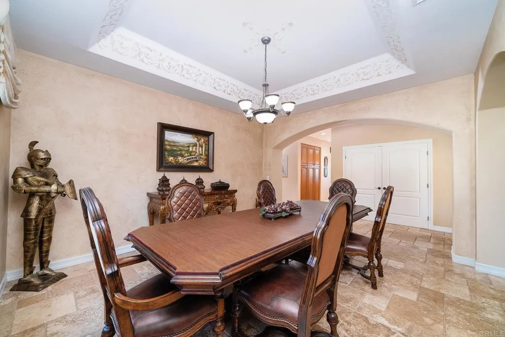 https://cdn.realtyfeed.com/cdn/127/305727206/896b1619f1faed2768c3914314aef52e.webp