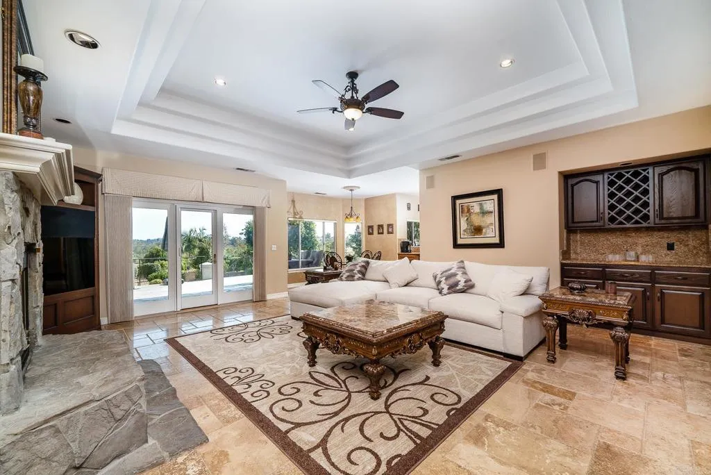 https://cdn.realtyfeed.com/cdn/127/305727206/c30505613be66e5bf1f2cb0061cfcd0a.webp