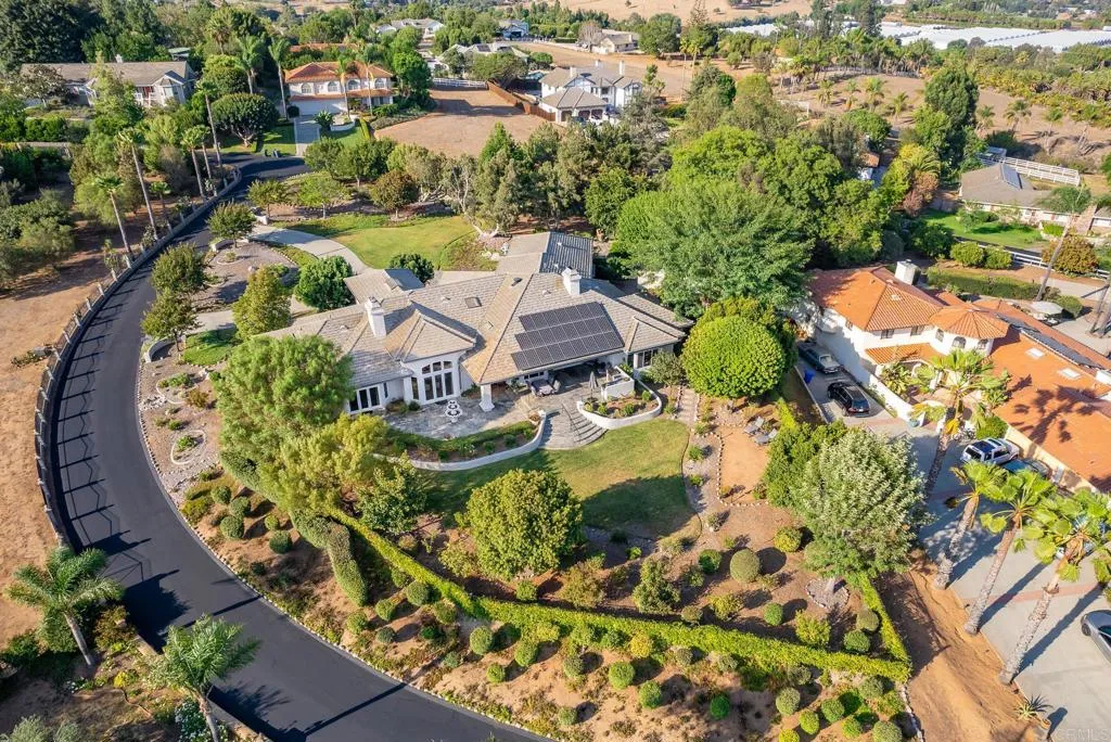 https://cdn.realtyfeed.com/cdn/127/305727206/c6a1f936a3e33d5c4dfe2c3385cce245.webp